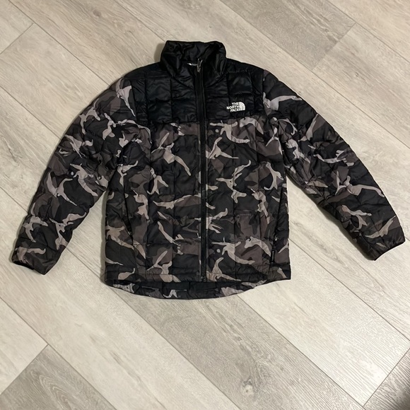 North Face boys medium / 10/12 years, padded winter jacket. - Picture 2 of 7